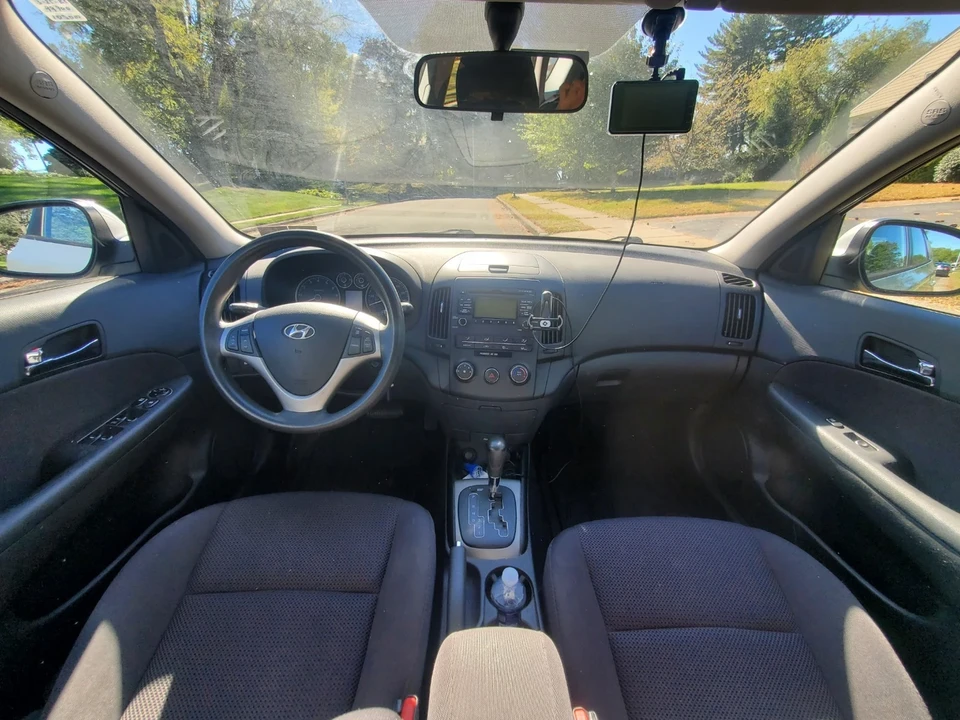 2012 Hyundai Elantra - Image 7 of 16