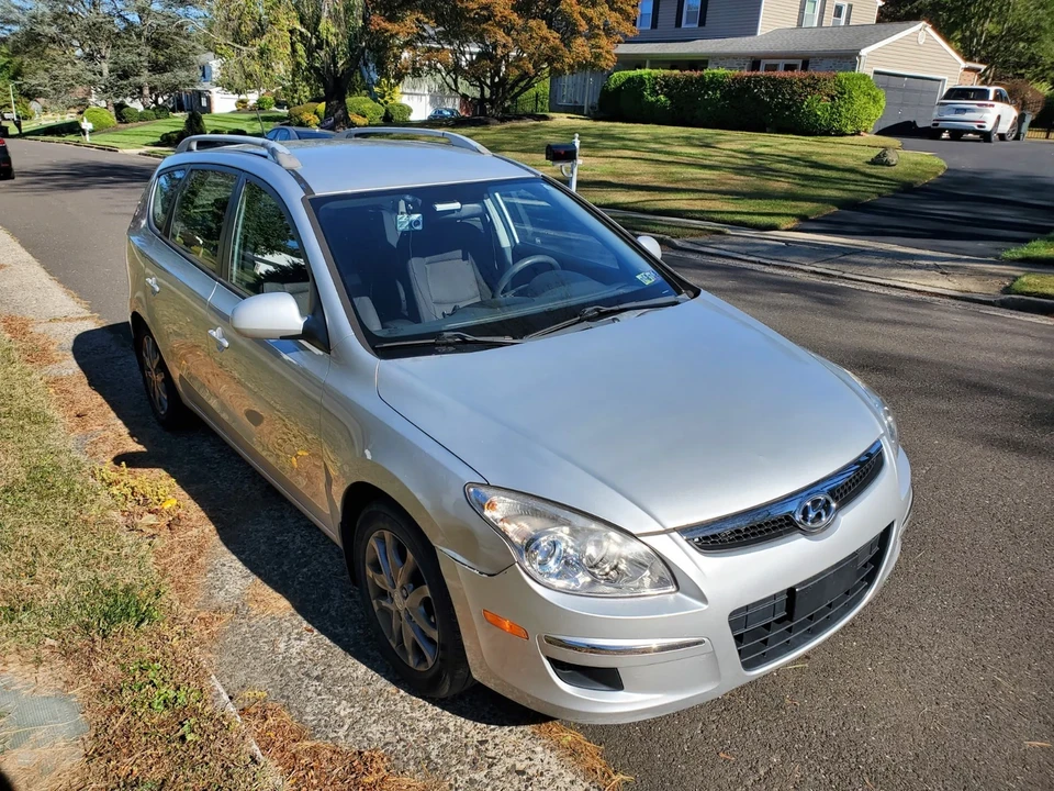 2012 Hyundai Elantra - Image 2 of 16