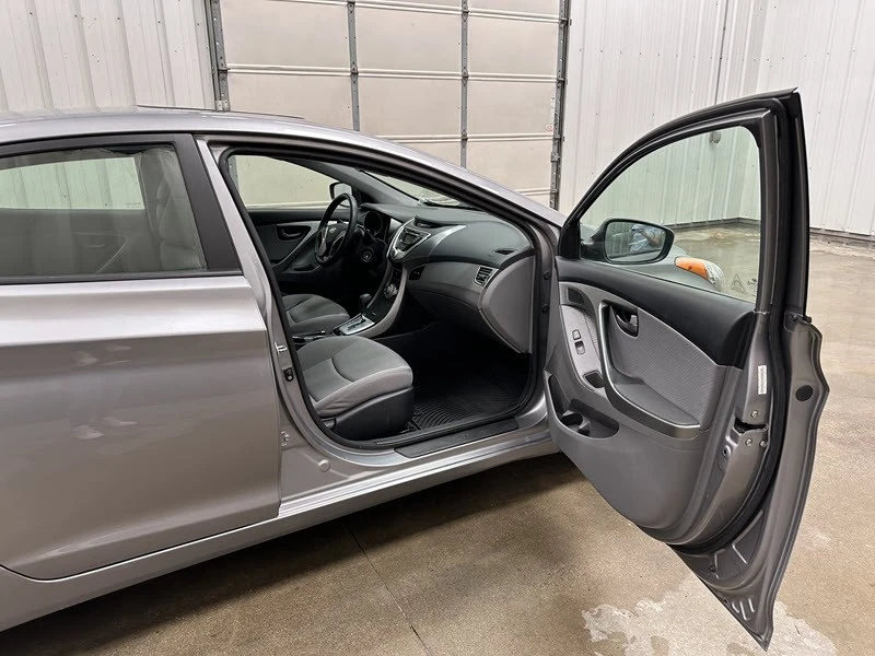 2012 Hyundai Elantra - Image 19 of 21