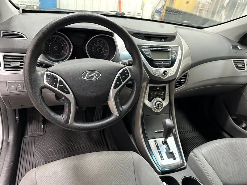 2012 Hyundai Elantra - Image 9 of 12