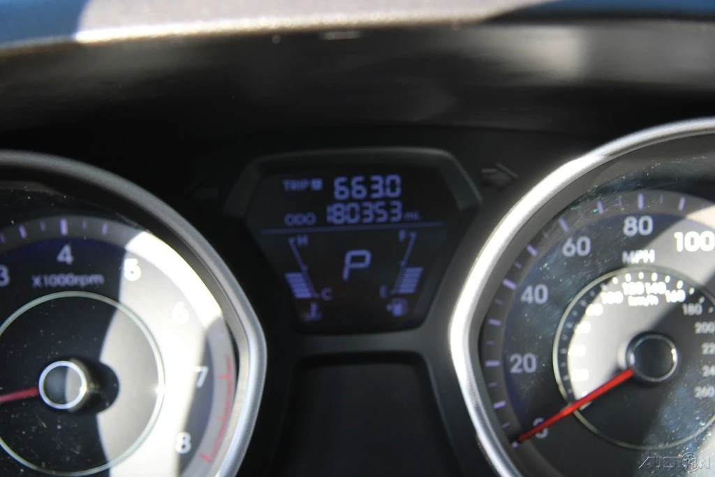 2012 Hyundai Elantra - Image 15 of 21
