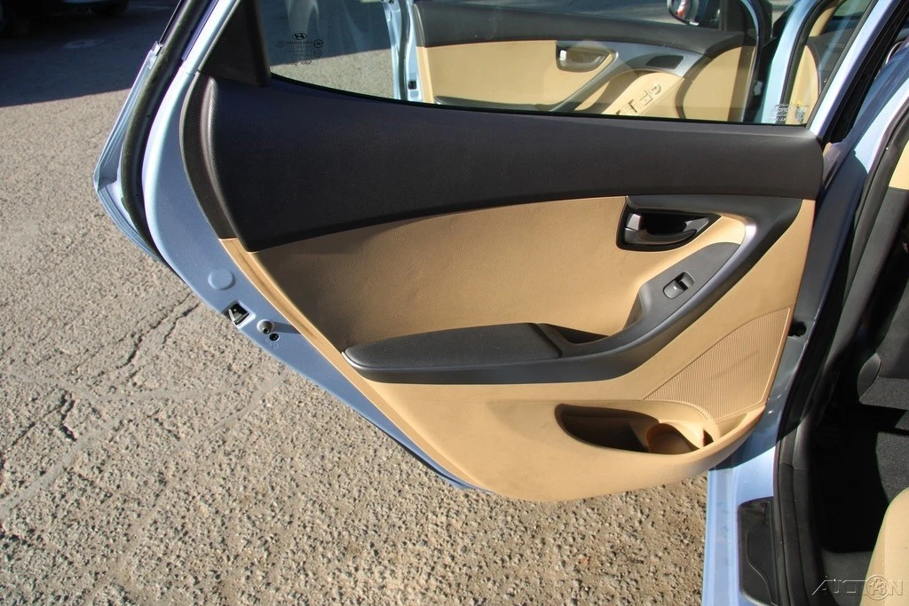 2012 Hyundai Elantra - Image 19 of 21