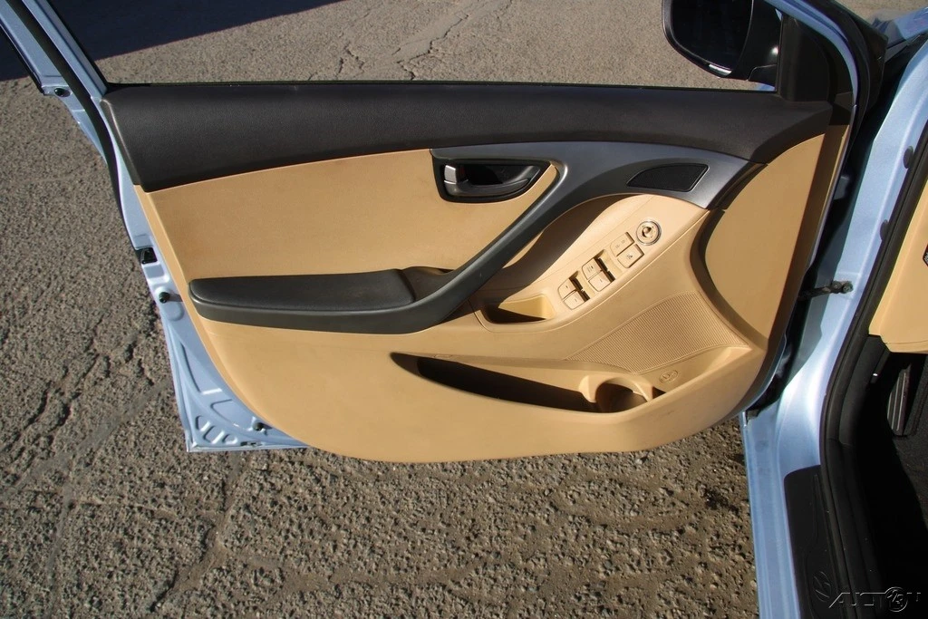 2012 Hyundai Elantra - Image 11 of 21