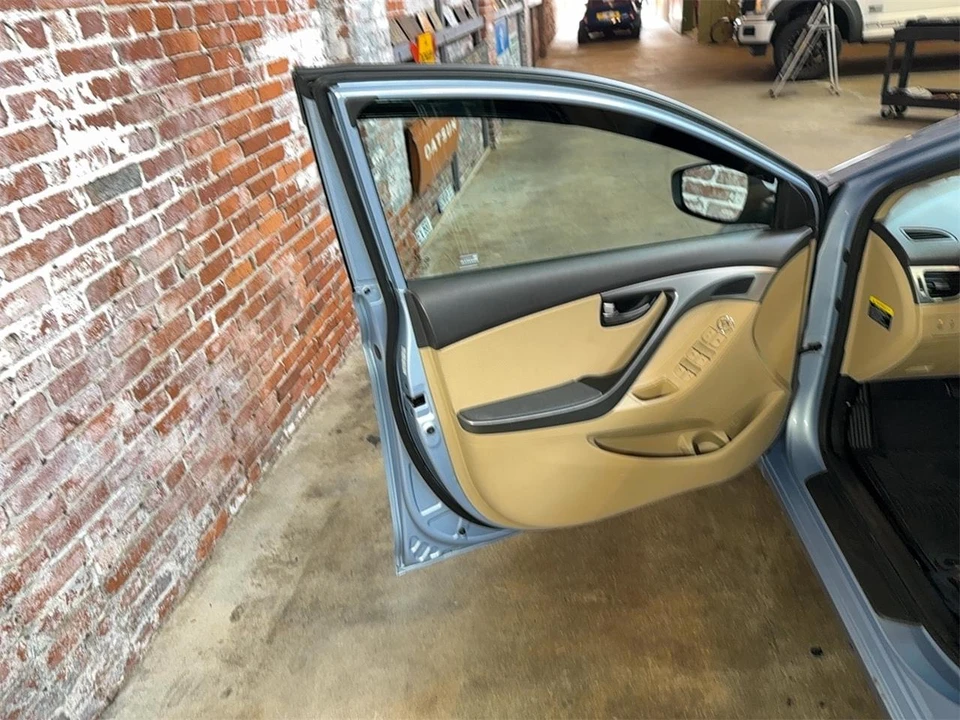 2012 Hyundai Elantra - Image 11 of 31