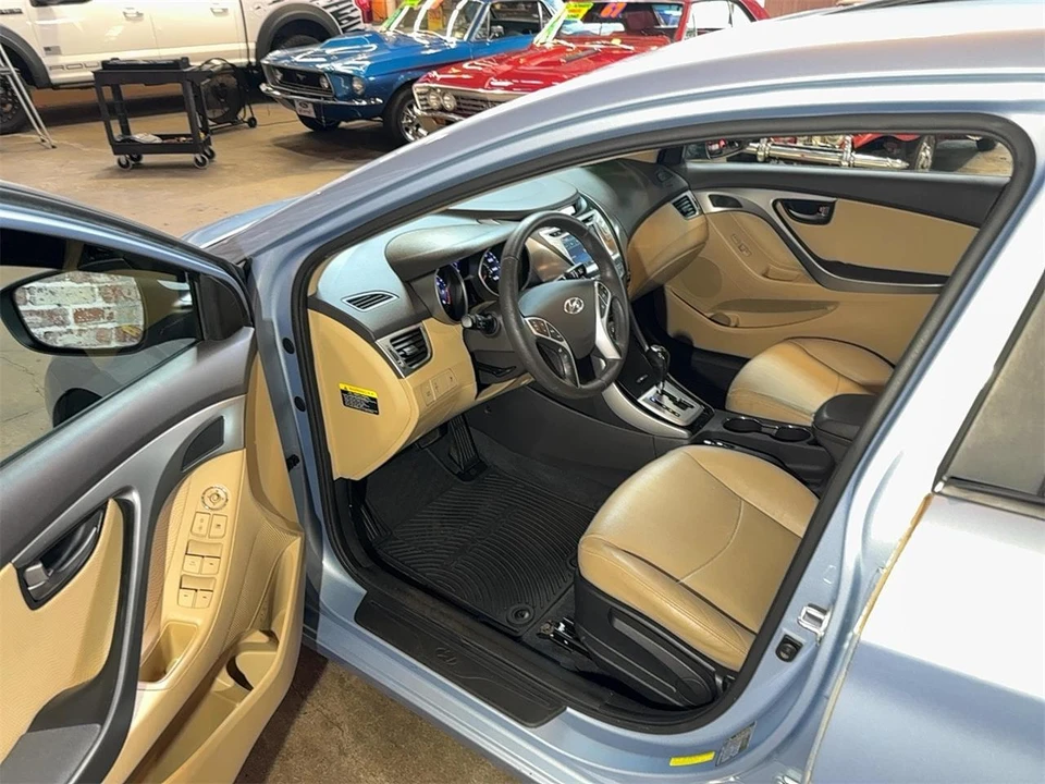 2012 Hyundai Elantra - Image 12 of 31