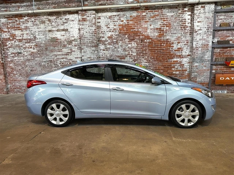 2012 Hyundai Elantra - Image 2 of 31