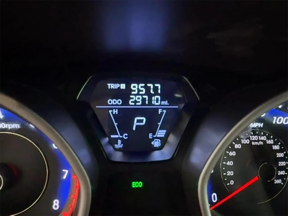 2012 Hyundai Elantra - Image 15 of 31