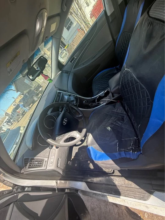 2012 Hyundai Elantra - Image 2 of 3