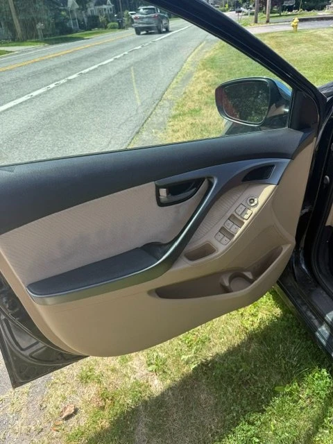 2012 Hyundai Elantra - Image 6 of 10