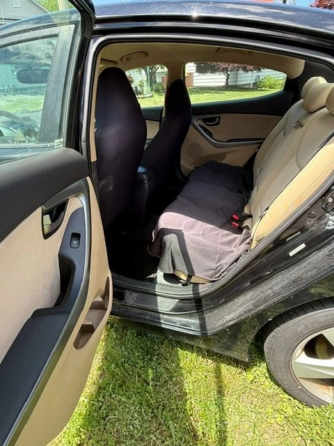 2012 Hyundai Elantra - Image 9 of 10