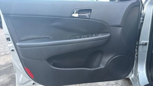 2012 Hyundai Elantra - Image 10 of 12