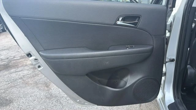 2012 Hyundai Elantra - Image 11 of 12
