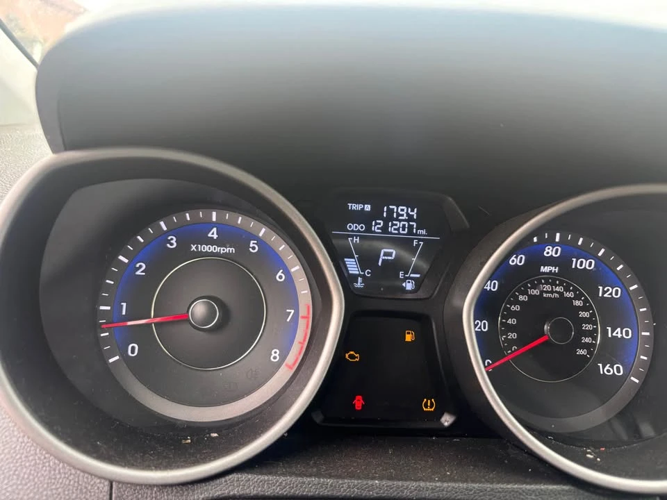 2012 Hyundai Elantra - Image 2 of 10
