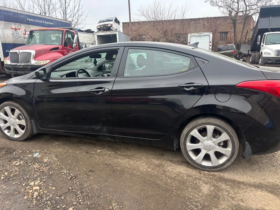 2012 Hyundai Elantra - Image 4 of 10