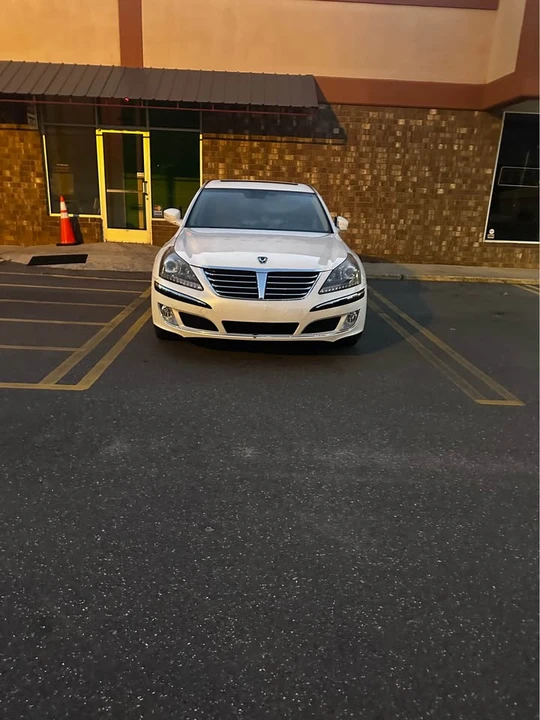 2012 Hyundai Equus - Image 2 of 8