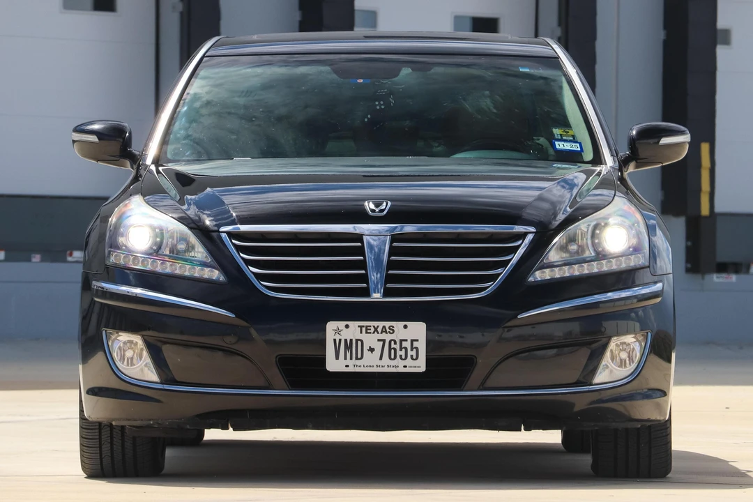 2012 Hyundai Equus - Image 2 of 23