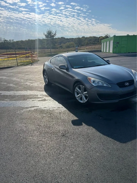 2012 Hyundai Genesis - Image 5 of 8