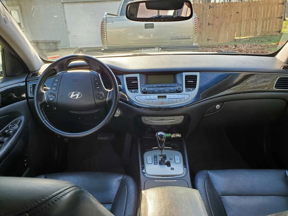 2012 Hyundai Genesis - Image 5 of 7