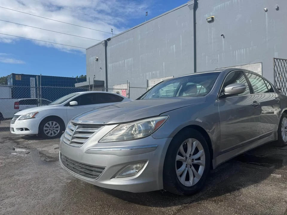 2012 Hyundai Genesis - Image 2 of 7