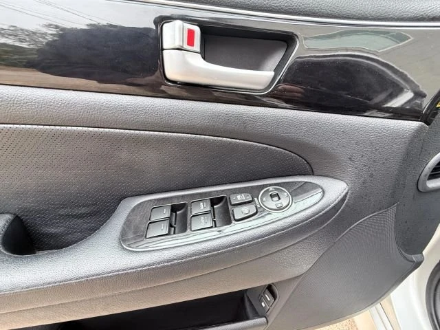 2012 Hyundai Genesis - Image 14 of 20