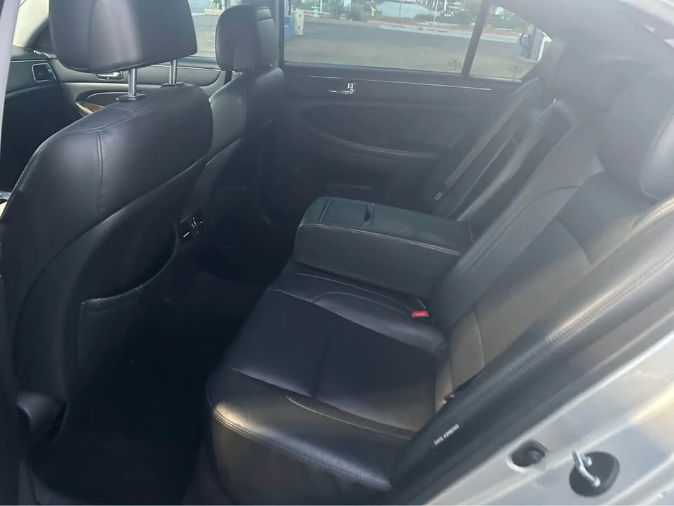 2012 Hyundai Genesis - Image 7 of 10
