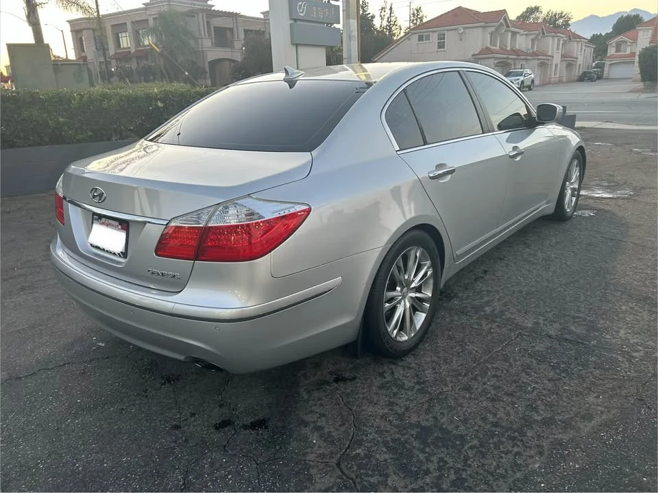 2012 Hyundai Genesis - Image 6 of 10