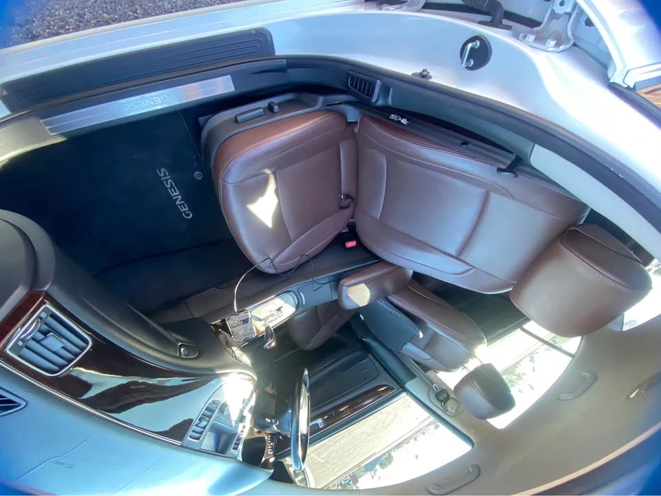 2012 Hyundai Genesis - Image 9 of 14