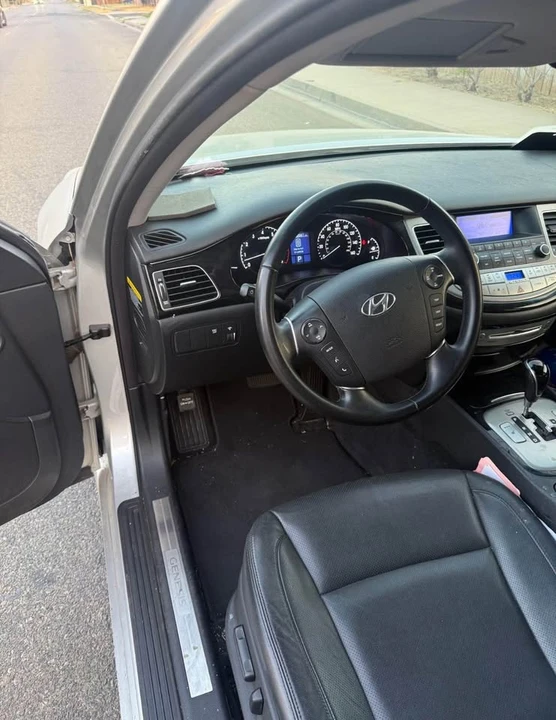 2012 Hyundai Genesis - Image 5 of 6