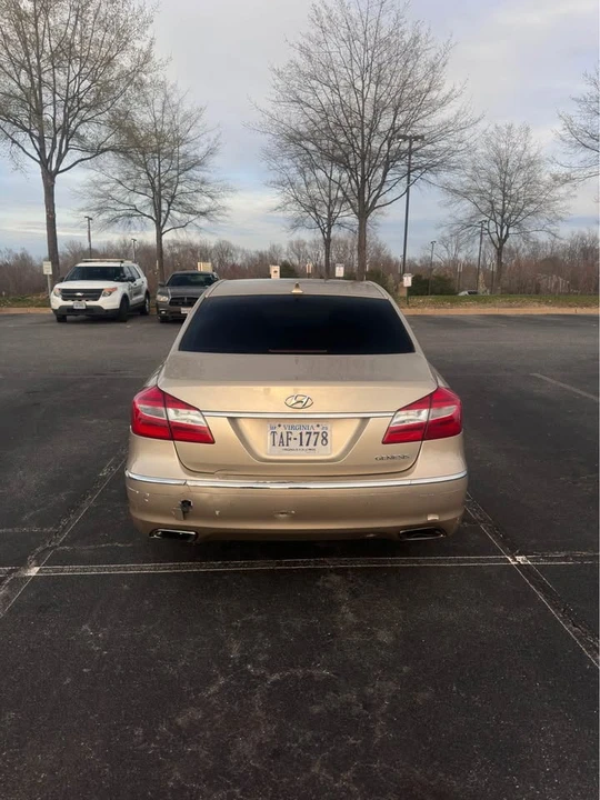 2012 Hyundai Genesis - Image 11 of 16