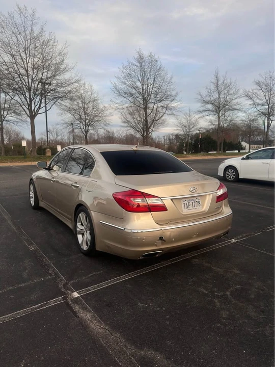 2012 Hyundai Genesis - Image 10 of 16