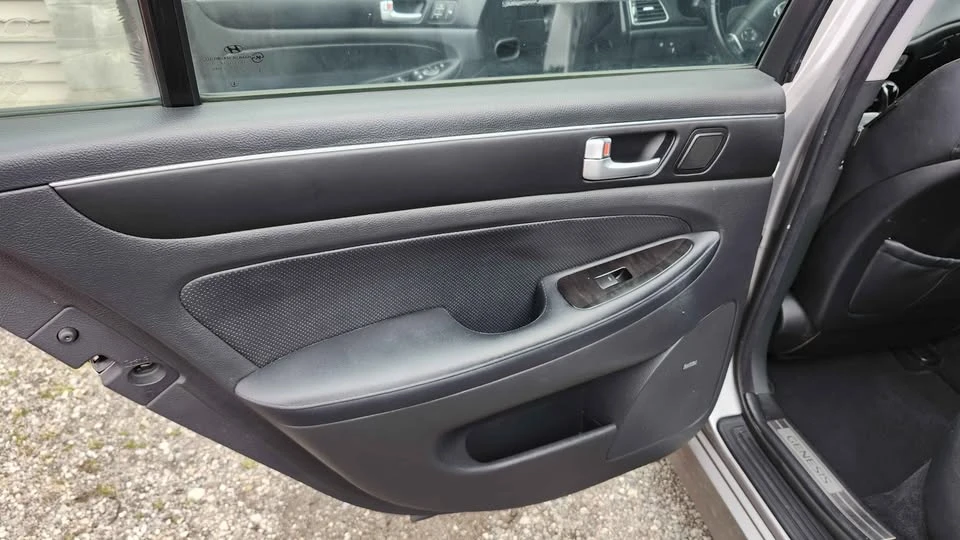 2012 Hyundai Genesis - Image 14 of 19