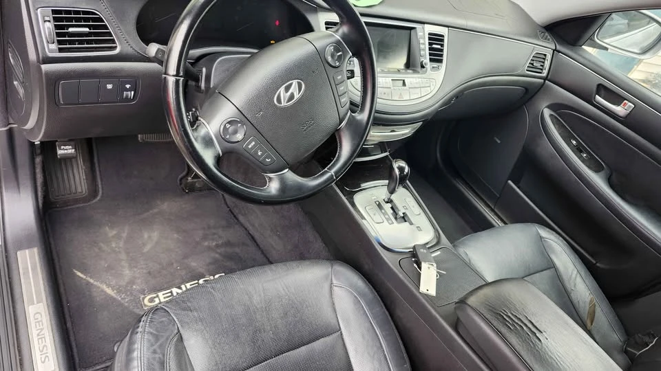 2012 Hyundai Genesis - Image 11 of 19