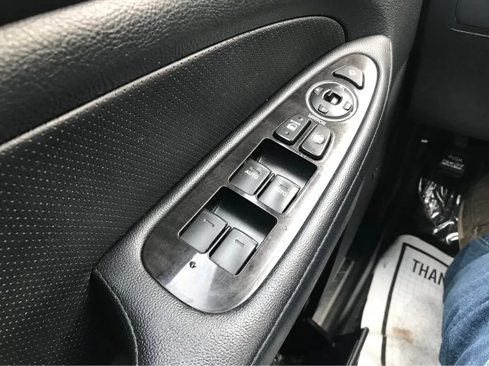 2012 Hyundai Genesis - Image 7 of 12