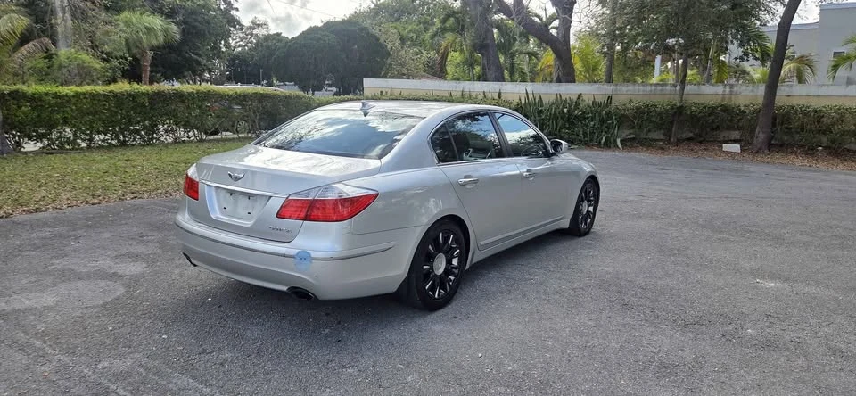 2012 Hyundai Genesis - Image 8 of 19