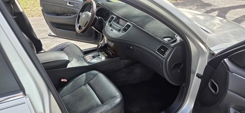 2012 Hyundai Genesis - Image 16 of 19