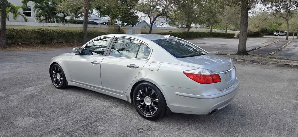 2012 Hyundai Genesis - Image 12 of 19