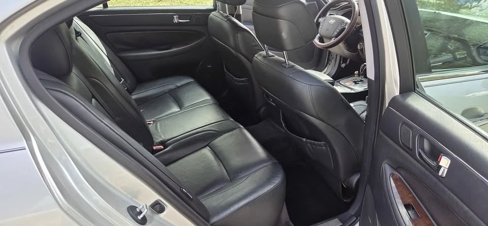 2012 Hyundai Genesis - Image 15 of 19