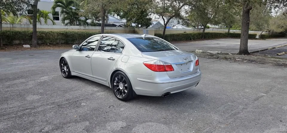 2012 Hyundai Genesis - Image 11 of 19