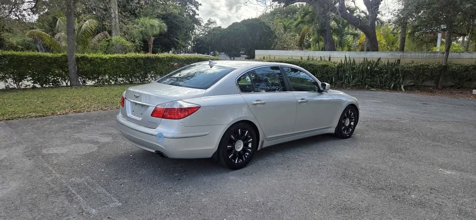 2012 Hyundai Genesis - Image 9 of 19