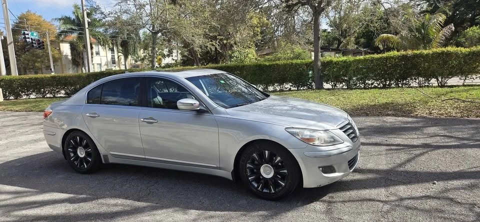 2012 Hyundai Genesis - Image 6 of 19