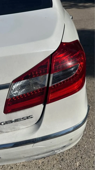 2012 Hyundai Genesis - Image 5 of 6