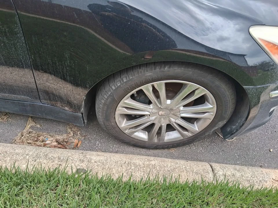 2012 Hyundai Genesis - Image 2 of 9