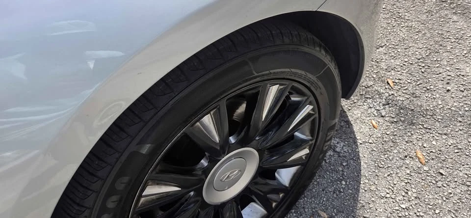 2012 Hyundai Genesis - Image 17 of 19