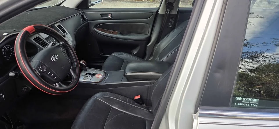 2012 Hyundai Genesis - Image 14 of 19