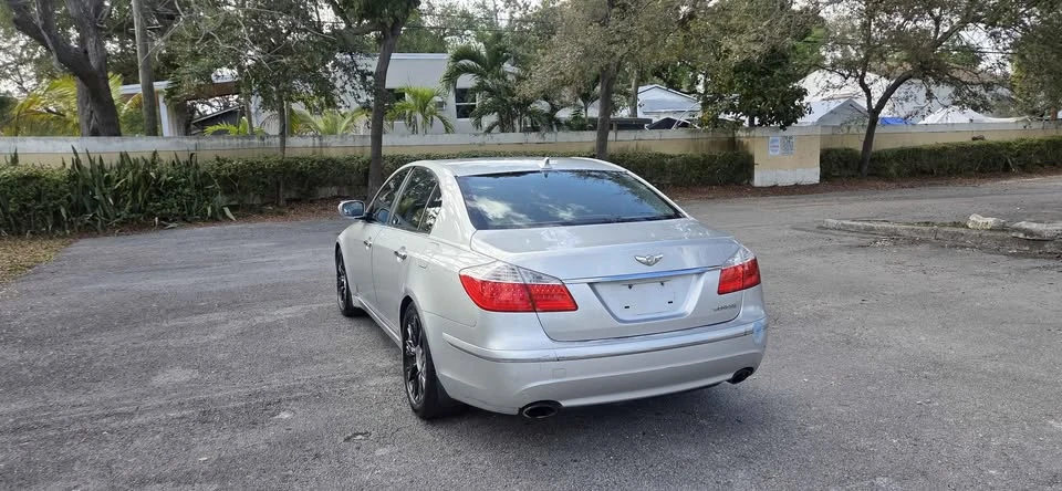 2012 Hyundai Genesis - Image 10 of 19