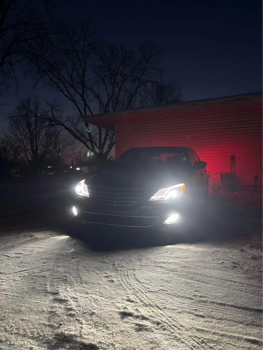 2012 Hyundai Genesis - Image 7 of 9