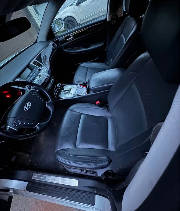 2012 Hyundai Genesis - Image 4 of 8