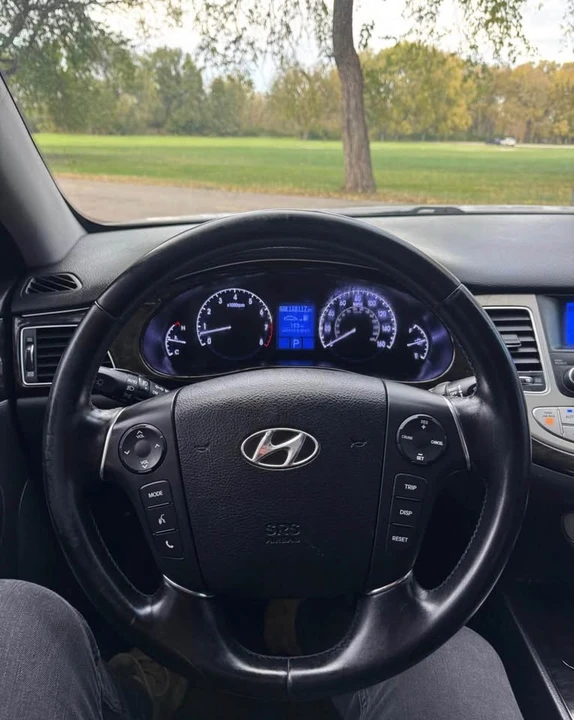 2012 Hyundai Genesis - Image 12 of 13