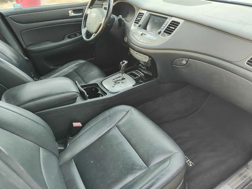 2012 Hyundai Genesis - Image 8 of 11