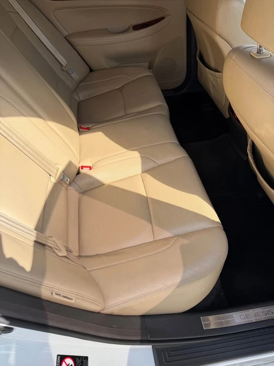 2012 Hyundai Genesis - Image 7 of 14